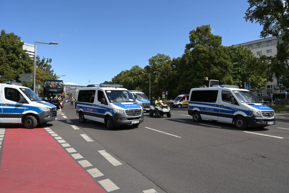 Die Polizei war mit zahlreichen Einsatzkräften zum Schutz der Demonstranten vor Ort.