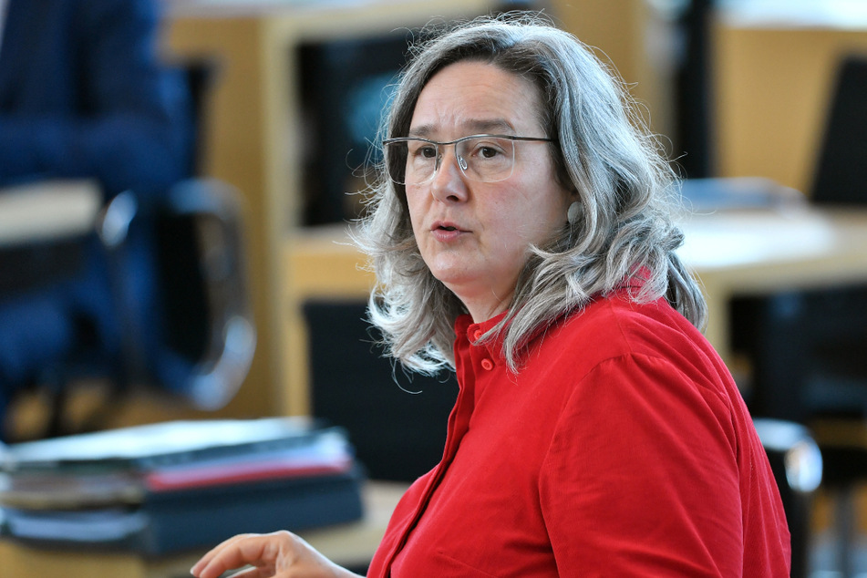 Damit der Impfstoff nicht in der Tonne landet: Gesundheitsministerin Heike Werner (52, Linke) ruft die Thüringer zur Impfstoff-Rettung auf.