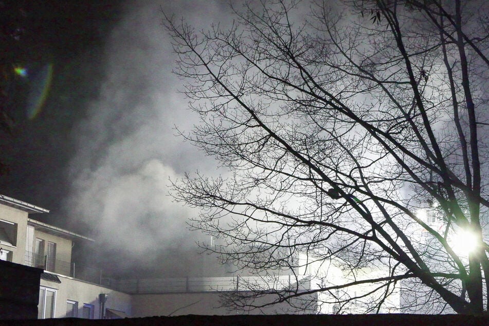 In Düsseldorf ist es am gestrigen Dienstagabend zu einem schweren Wohnungsbrand gekommen.