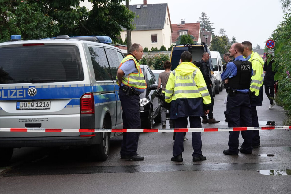 Die Polizei fand bei der Durchsuchung mehrere Schusswaffen und Munition.