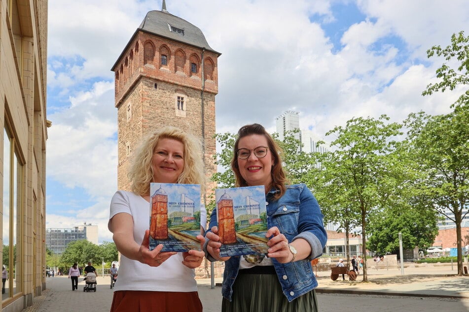 "Mein Chemnitz im Herzen von Europa": Veronika Ahnert (45) und Conny Hartmann (43) präsentieren das Buch.