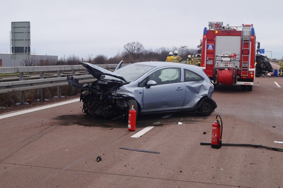 Auch der Fahrer des Opels wurde leicht verletzt.