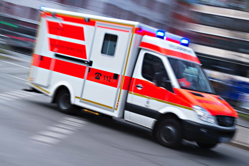 Am Mittwochmittag ist ein 75-Jähriger anscheinend unkontrolliert mit seinem Nissan durch Berlin gefahren und hat dabei gleiche mehrere Unfälle verursacht. (Symbolfoto)