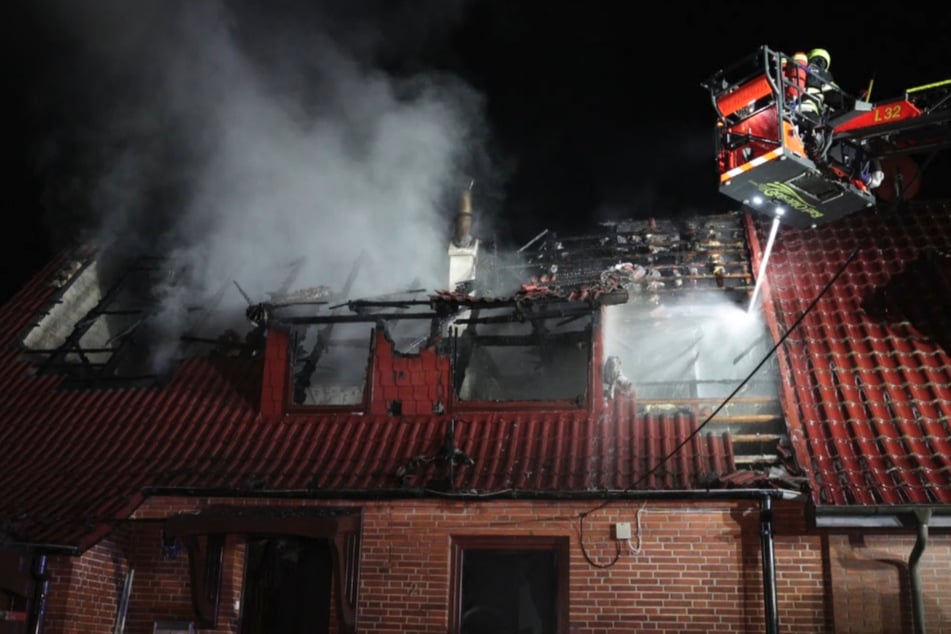 Feuer zerstört Haus im Norden: Kripo ermittelt
