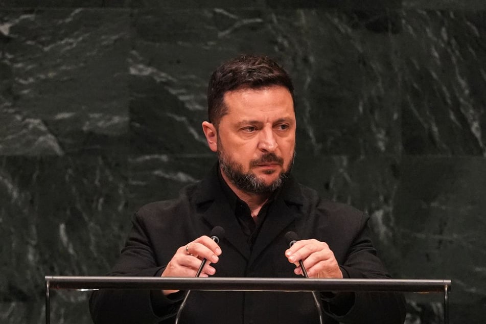 Der ukrainische Präsident Wolodymyr Selenskyj (48) hat die Weltgemeinschaft zu einer Eindämmung Russlands aufgerufen.