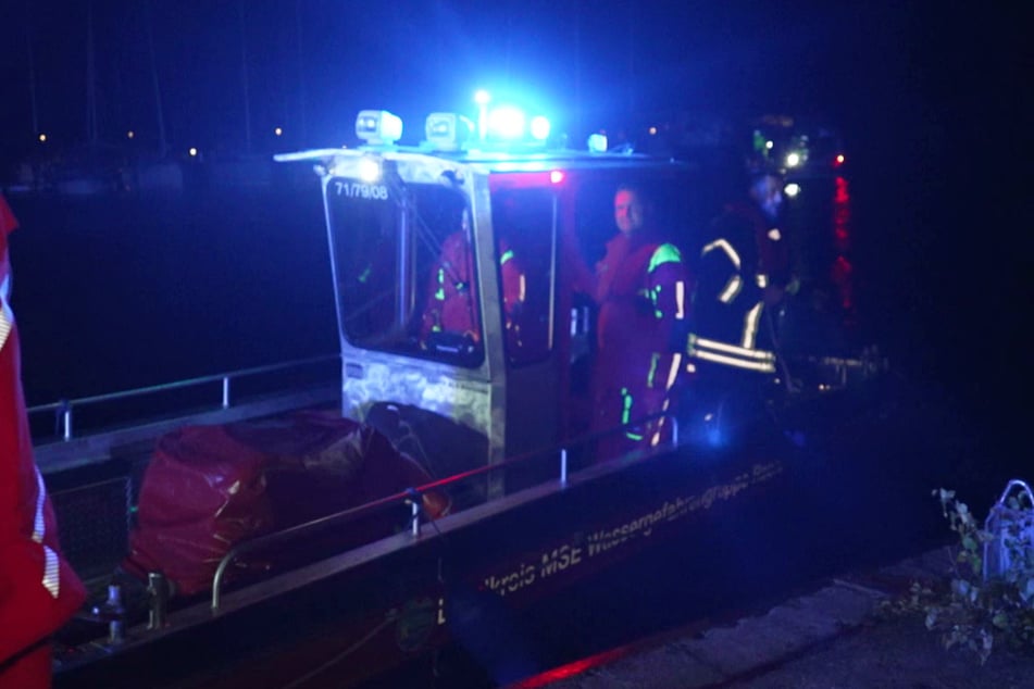 Fahrgastschiff läuft auf der Müritz auf Grund: 20 Menschen gerettet