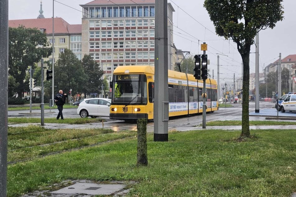 Nach einem Unfall war der Verkehr am Pirnaischen Platz in den Morgenstunden zeitweise beeinträchtigt.