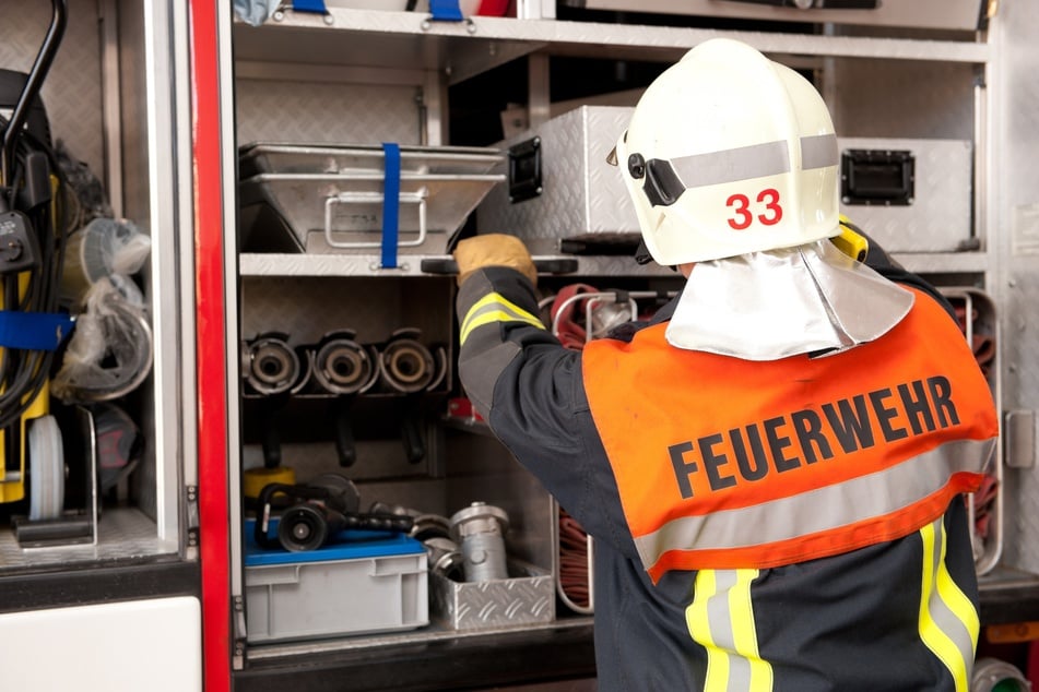 Ein Feuerwehrmann hat geistesgegenwärtig seine eigenen Nachbarn vor einem Brand gewarnt. (Symbolbild)