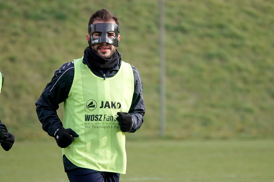 CFC-Stürmer Furkan Kircicek (25) wird am Sonntag in Berlin mit Gesichtsmaske spielen.