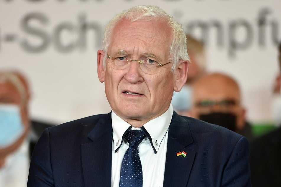 Der frisch wiedergewählte Chef der KV Sachsen, Klaus Heckemann (65), steht derzeit mächtig in der Kritik.