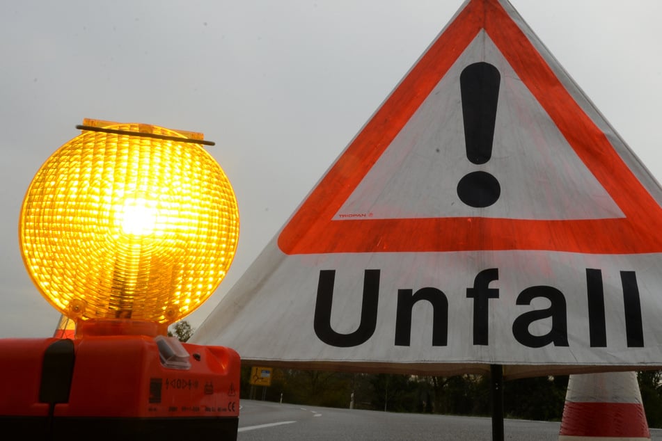 Unfall A4: Autos auf A4 bei Dresden kollidiert: Mädchen (13) muss schwer verletzt in Klinik