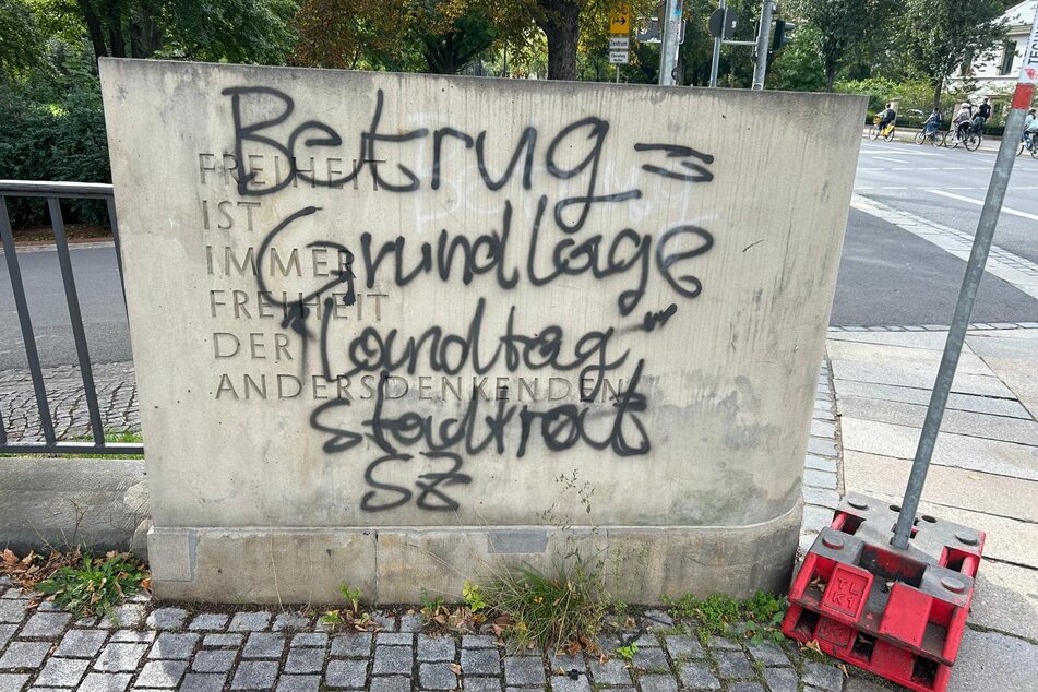 Der berühmteste Satz von Rosa Luxemburg ist jetzt kaum noch lesbar.