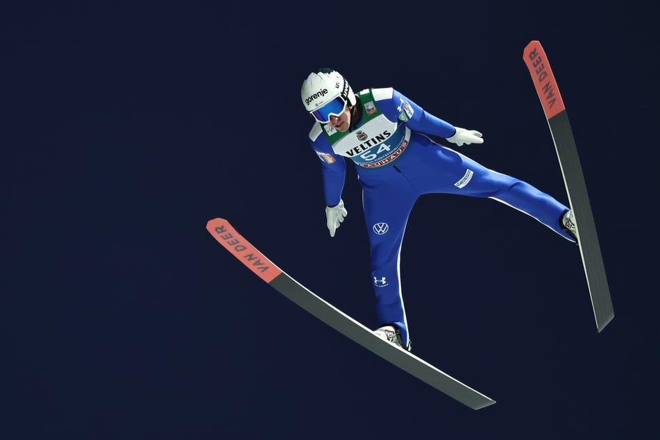 Schon wieder war der Anzug von Timi Zajc zu groß.