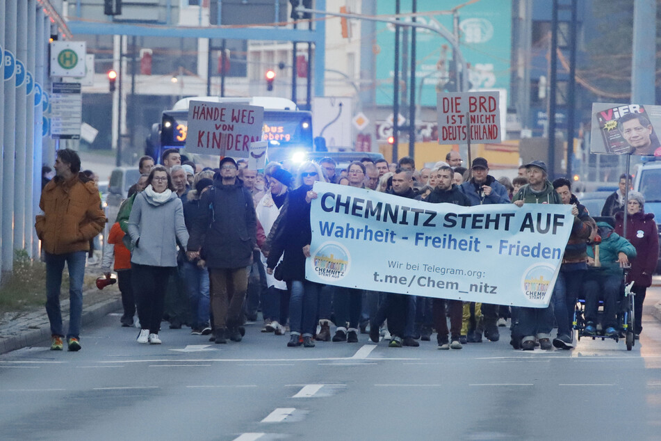 Etliche Gegner der Corona-Maßnahmen demonstrierten am Montag in der Chemnitzer Innenstadt.