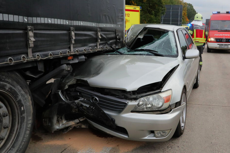 Unfall A4: Nach heftigem Unfall auf A4: Lexus-Fahrer im Krankenhaus gestorben