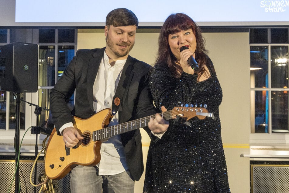 Sängerin Enna Miau (40) vergnügte mit Liedern von Nina Hagen und Reinhard Mey.