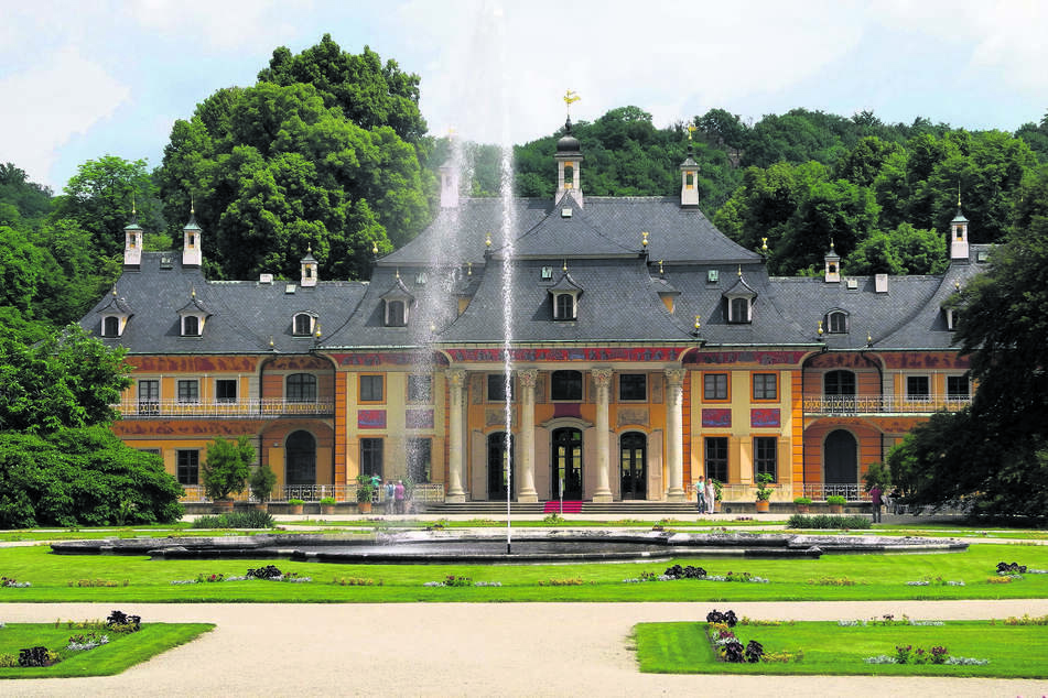 Im Dresdner Kunstgewerbemuseum im Schloss Pillnitz sind ab Freitag die sogenannten Kaiserzimmer wieder zugänglich.