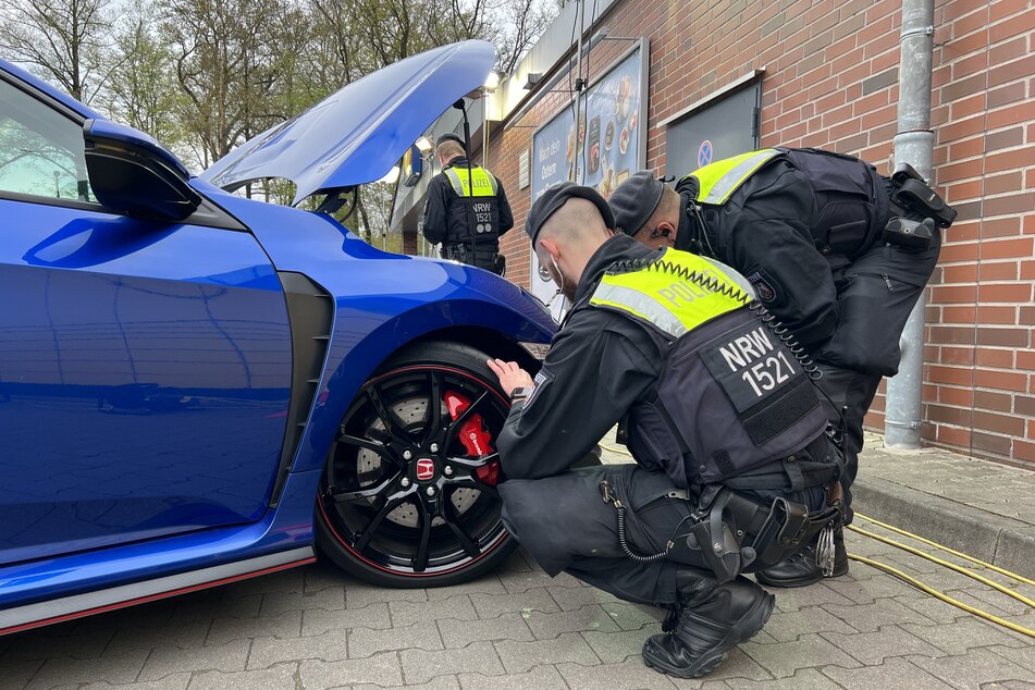 In Recklinghausen stellte die Polizei zwei Autos sicher und registrierte bei ihren Kontrollen etliche Geschwindigkeitsverstöße.