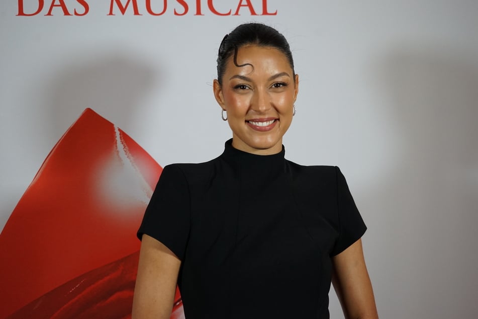 Rebecca Mir (34) am Donnerstag beim Kinoevent zu "Der Teufel trägt Prada - Das Musical" im "Savoy Filmtheater" in Hamburg.