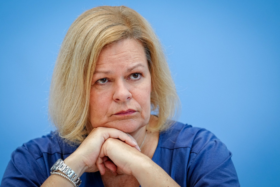Innenministerin Nancy Faeser (53, SPD) kann mit den Erkenntnissen des Berichtes nicht zufrieden sein.
