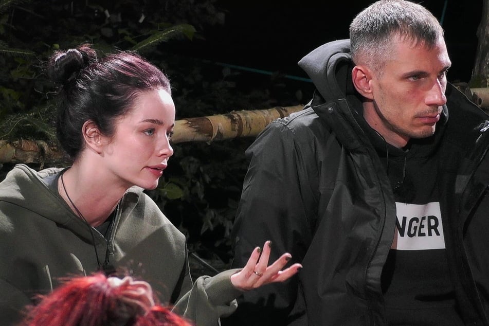 Zoe (26) ist erst seit wenigen Stunden vor Ort, hat aber jetzt schon die Nase voll.