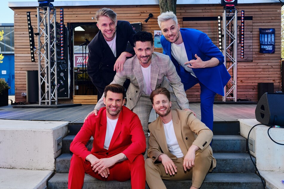 Im Juli gibt es Herzklopfen bei "Unter uns": Die Boyband 5ünf bringt das 90er-Gefühl in die Schillerallee.