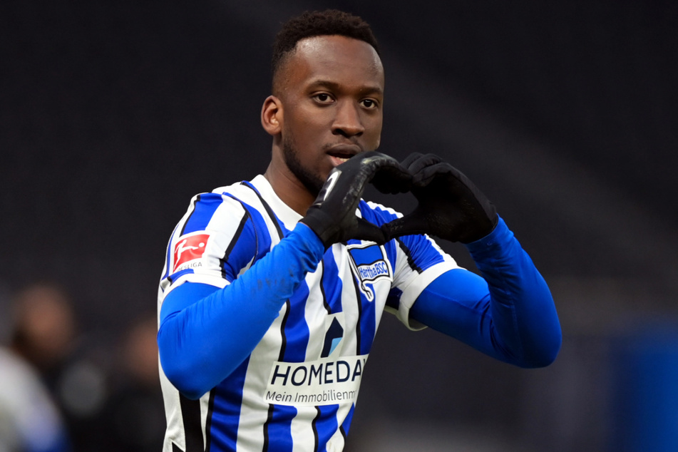 Dodi Lukebakio (23) jubelt nach seinem verwandelten Elfmeter gegen den FC Augsburg. Der Belgier wurde auch gegen Bayer Leverkusen zum Matchwinner.
