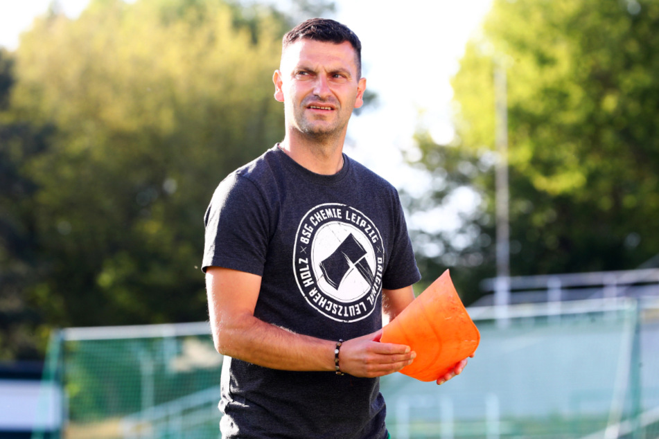 Chemie-Coach Miroslav Jagatic (44) muss mit seiner kampfstarken Mannschaft aufpassen. Doch die Qualität, die Klasse zu halten, hat sein Team auf jeden Fall.