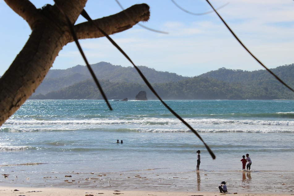 Auf der indonesischen Insel Java sind beim Kentern eines Bootes mindestens sieben Menschen ums Leben gekommen. (Symbolbild)