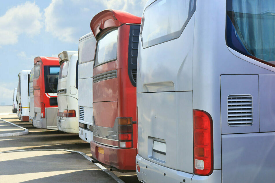 Busfahrer vergisst Weltenbummler nach Pinkelpause in Mittelfranken! Und es wird noch kurioser