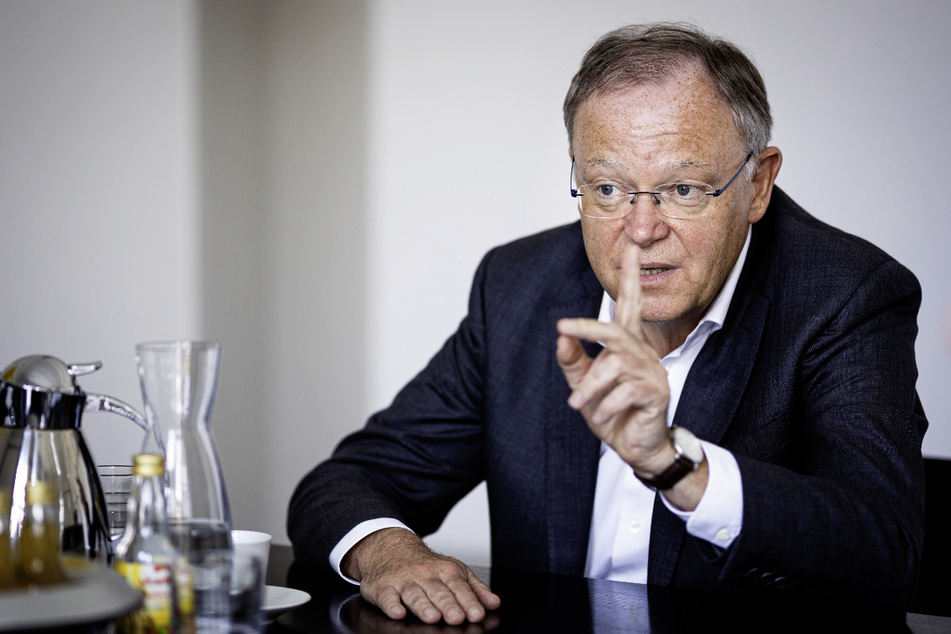Ministerpräsident Stephan Weil (62, SPD) spricht sich für die Impfung von Kindern und Jugendlichen aus.