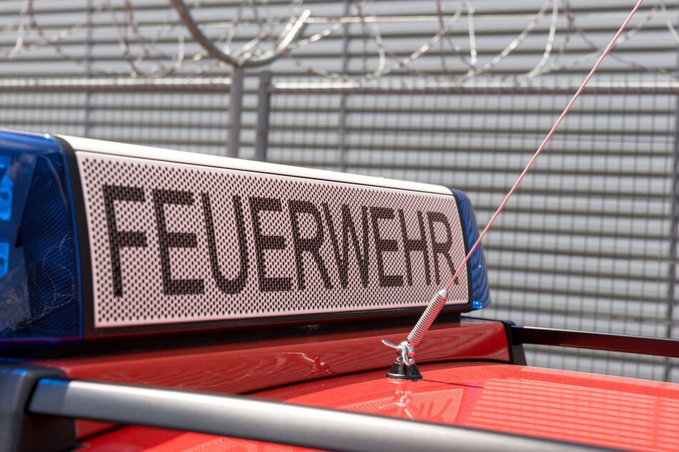 In Mühlhausen öffnete die Feuerwehr ein Auto, in dem sich noch ein Säugling befand. (Symbolbild)
