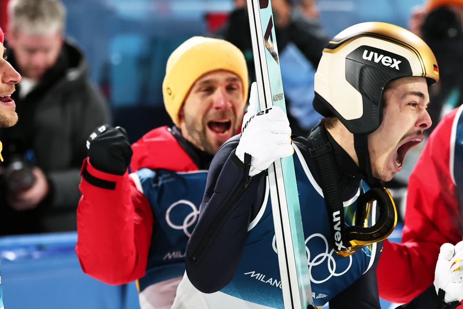 Sein erster Sieg ist ein goldener! Raimund kann sein Glück nicht fassen