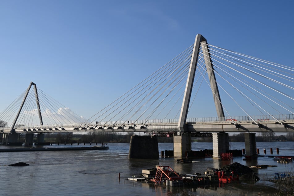 Vor knapp einer Woche sorgten Eiszapfen auf der Leverkusener Rheinbrücke für eine Vollsperrung.