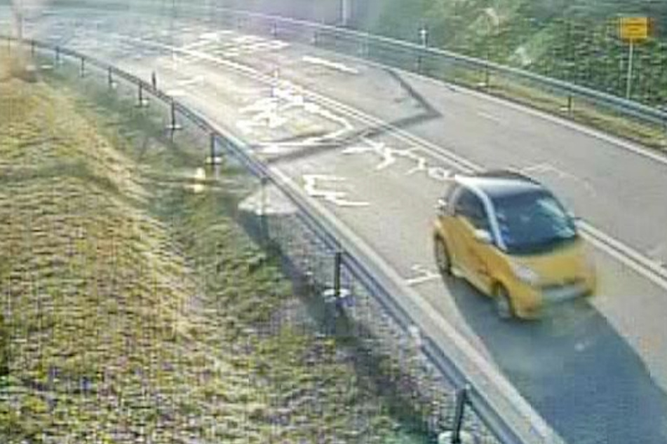 Geisterfahrer auf der A71: Die Polizei sucht diesen gelben Smart.