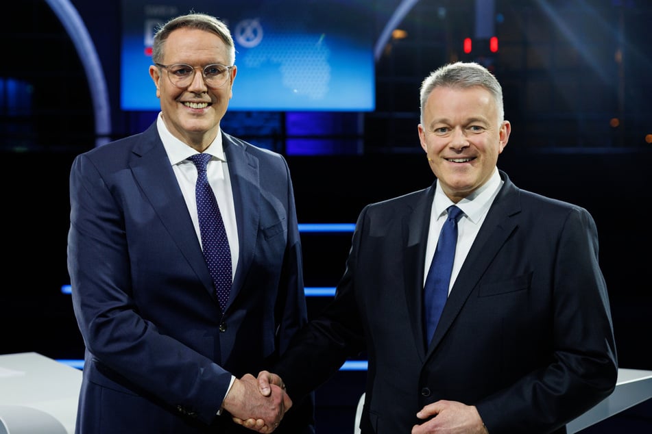 Zurzeit liegt Ministerpräsident Alexander Schweitzer (52, l.) hauchdünn hinter CDU-Herausforderer Gordon Schnieder (50).