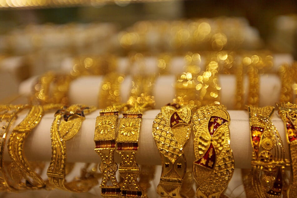 Gold- und Silberschmuck geklaut und eingeschmolzen? Kriminelles Quartett vor Gericht