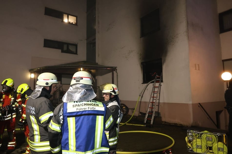 Die Kinder wurden aus der stark verrauchten Wohnung gerettet.