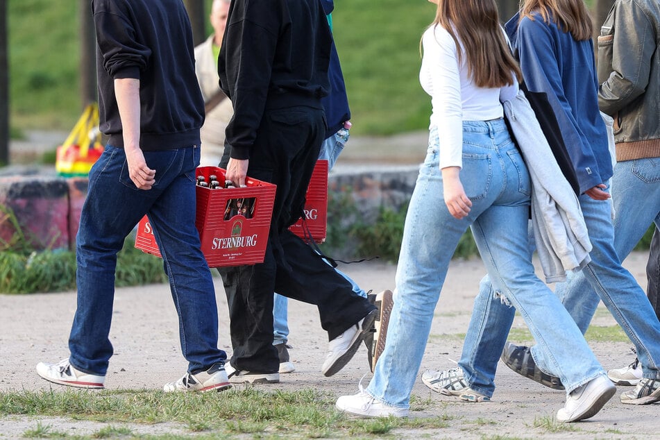 In Sachsen wurden im Jahr 2024 insgesamt 807 Fälle von Jugendlichen mit Alkoholvergiftung registriert. (Symbolfoto)