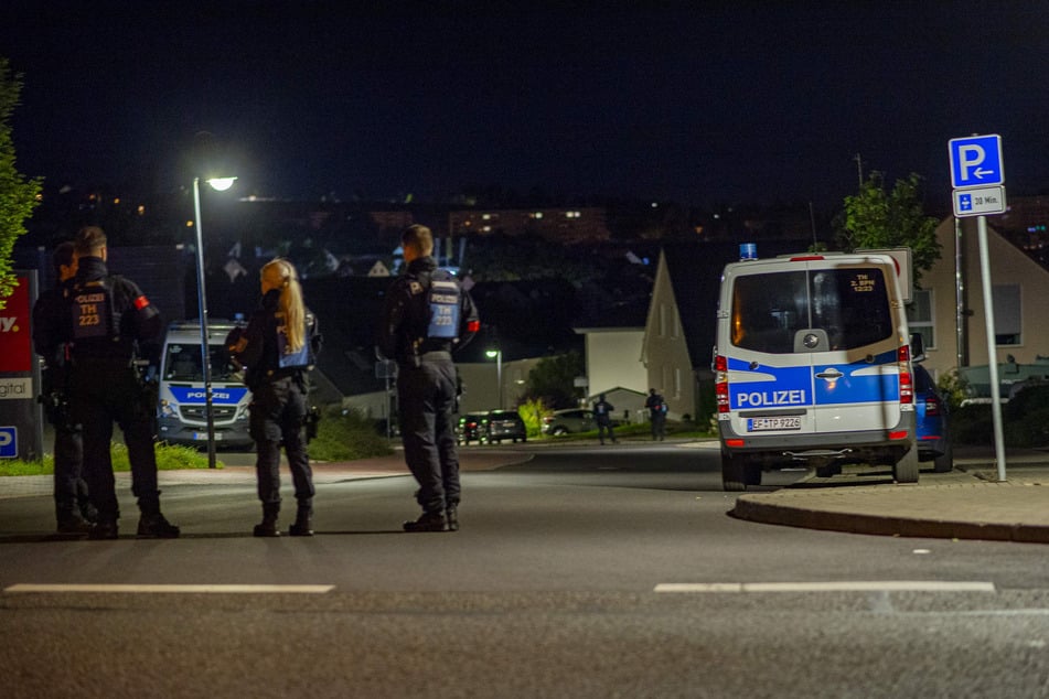 Die Polizei war mit einem Großaufgebot in das Wohnviertel ausgerückt.