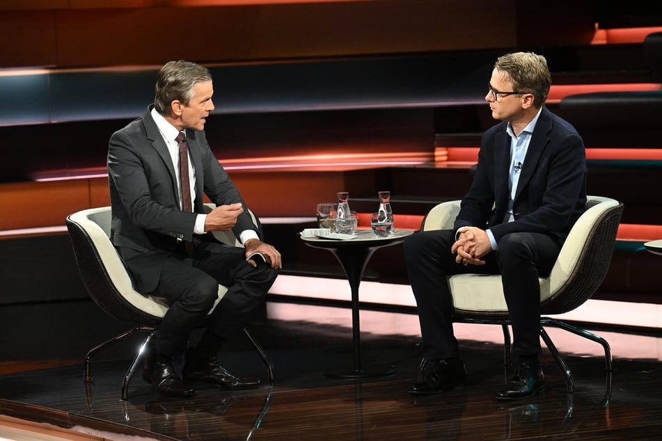 Am Dienstagabend diskutierte Markus Lanz (56, l.) mit CDU-Generalsekretär Carsten Linnemann (48).