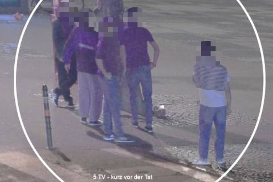 Diese fünf Männer sollen den Obdachlosen in der Kölner Innenstadt angegriffen haben.
