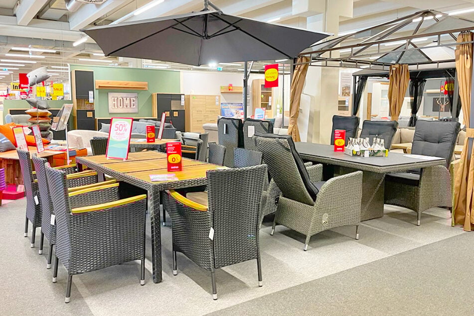 Hier bekommt Ihr gerade 50 Prozent Nachlass auf alle Ausstellungsstücke