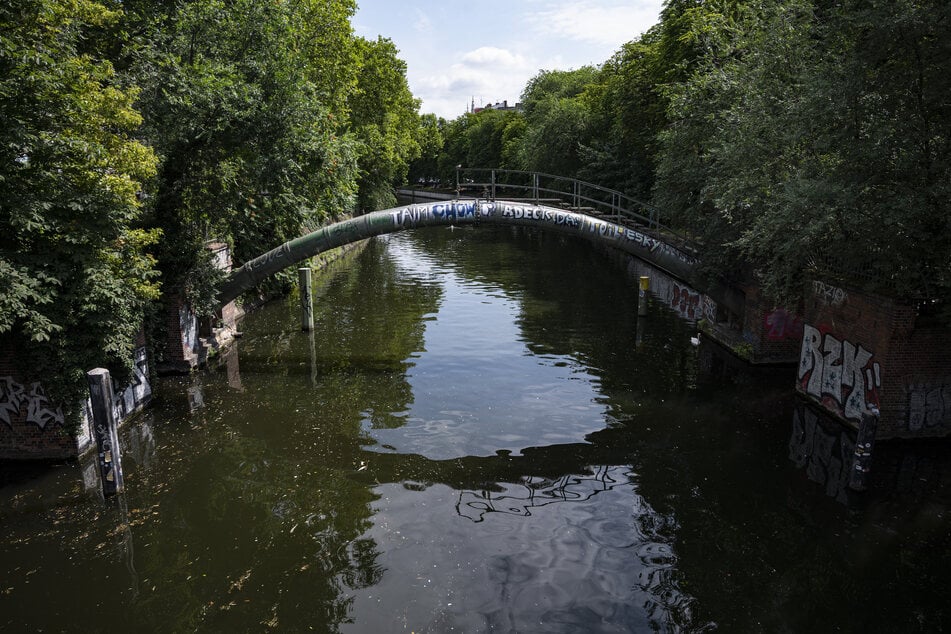 A 57-year-old Berliner was robbed last Wednesday and ended up in the Landwehr Canal.