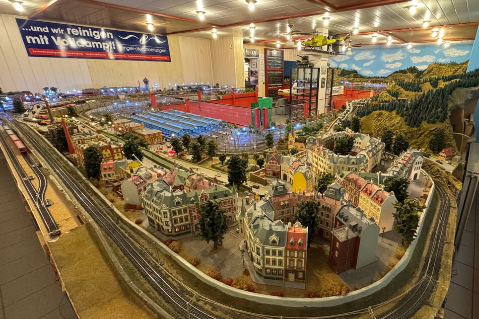 Während des Events können die Besucher einen Blick auf die Miniatur-Landschaften erhaschen.