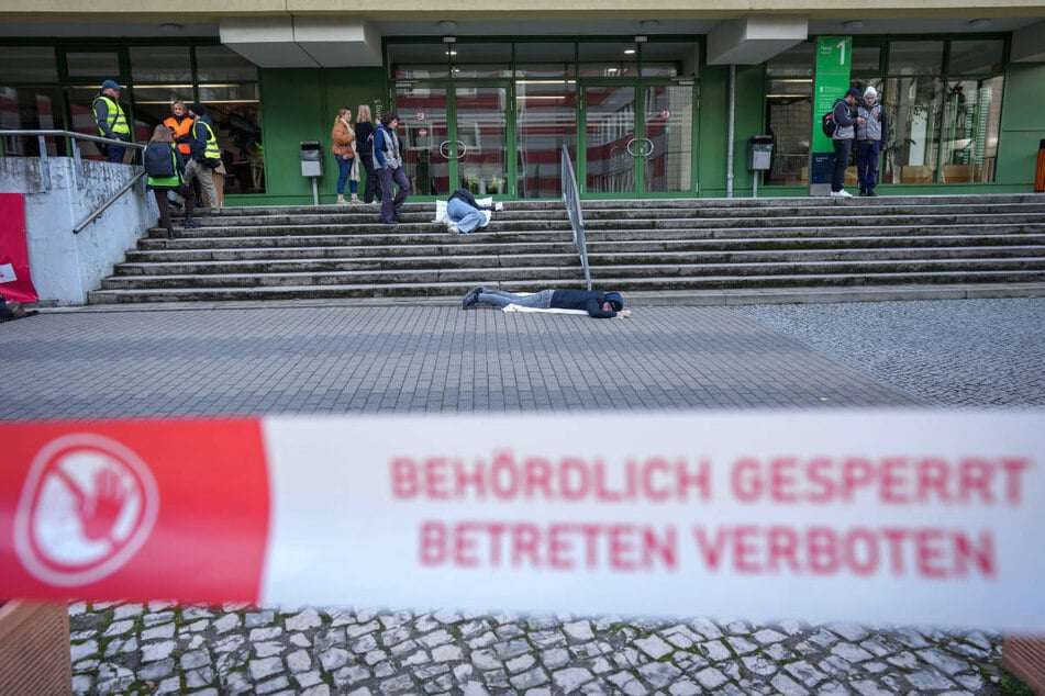 2024 fand an der Hochschule für Wirtschaft und Recht in Lichtenberg eine Katastrophenschutzübung statt - jetzt ist die Uni zum Schauplatz eines realen Tatorts geworden.