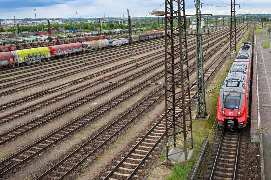 Dresden: Marode Masten machen Probleme: Vorzeitige Sanierung an Dresdner Güterbahnhof notwendig