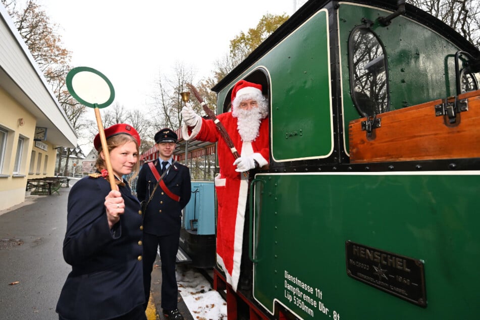 Der Nikolaus schaut auch in diesem Jahr bei der Parkeisenbahn vorbei. (Archivbild)