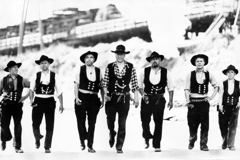 Ikonisches Bild: In Frank Beyers "Spur der Steine" laufen die Zimmermänner um Brigadier Balla (Manfred Krug) wie Westernhelden über die Baustelle.