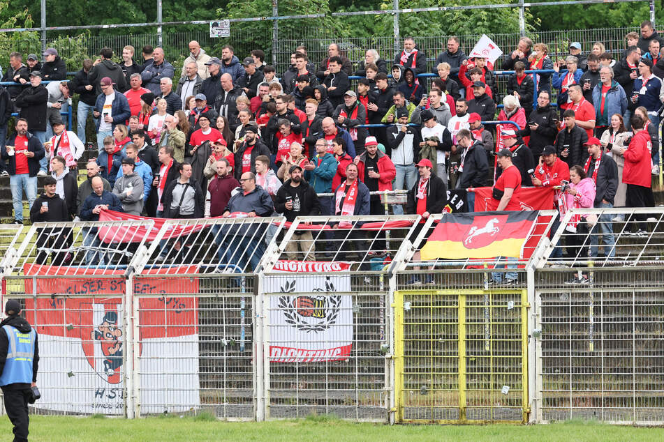 Die nach Leipzig mitgereisten Fans des TSV Havelse.
